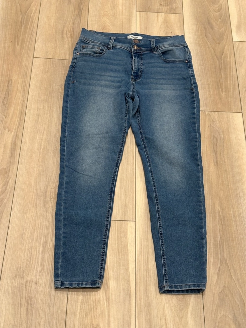Angels Brand Women's Curvy Skinny Jeans in Medium Blue Wash Size 12 GUC